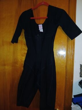 Black Short-Sleeve Shapewear Bodysuit with Front Zip